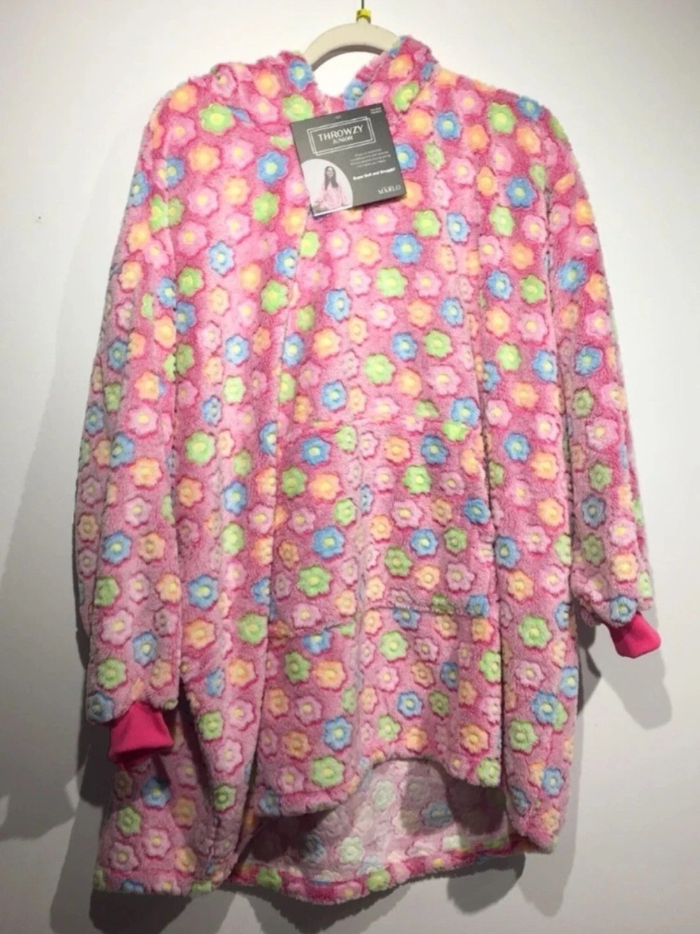 THROWZY BY MARLO LORENZ Flowers Blanket Poncho One size.